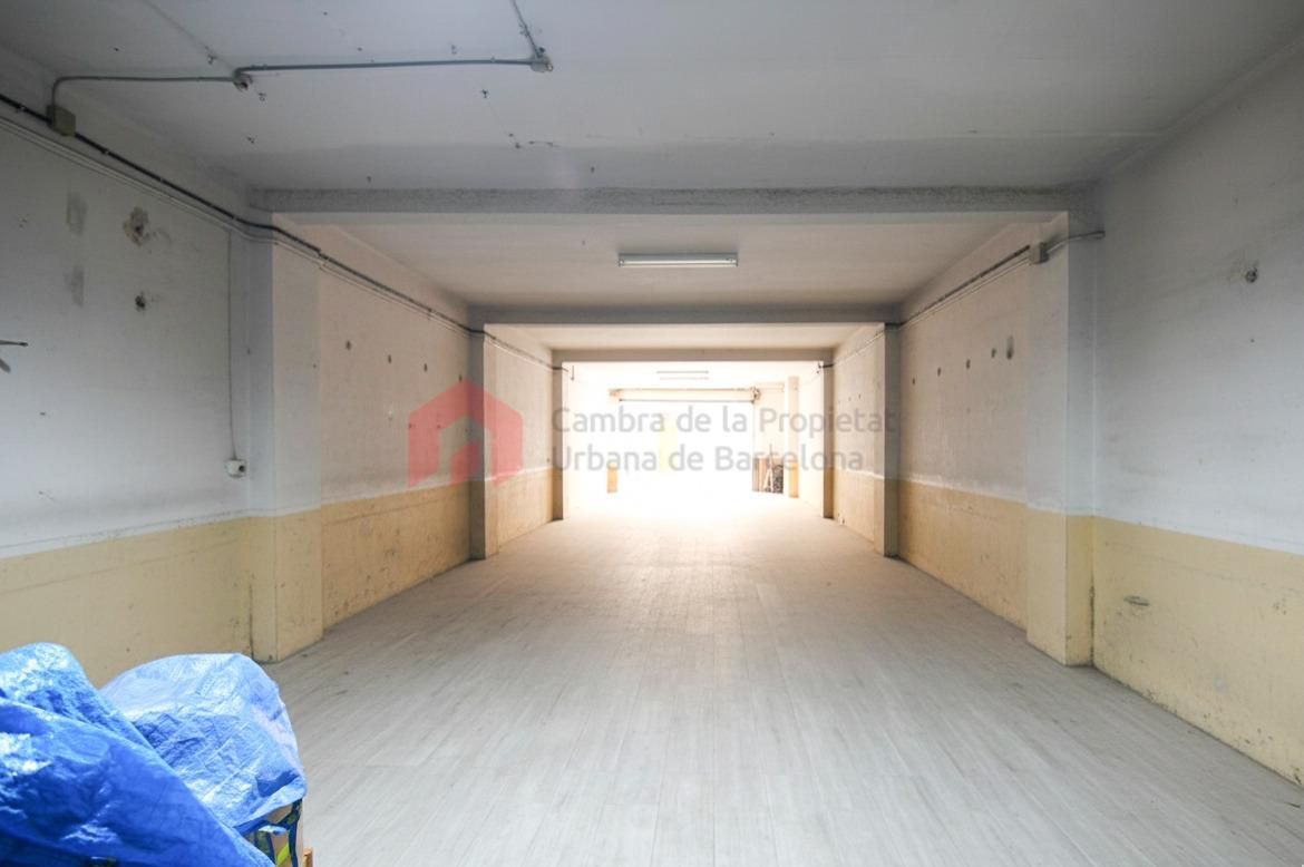Commercial for sale in Santa Coloma de Gramenet, Spain