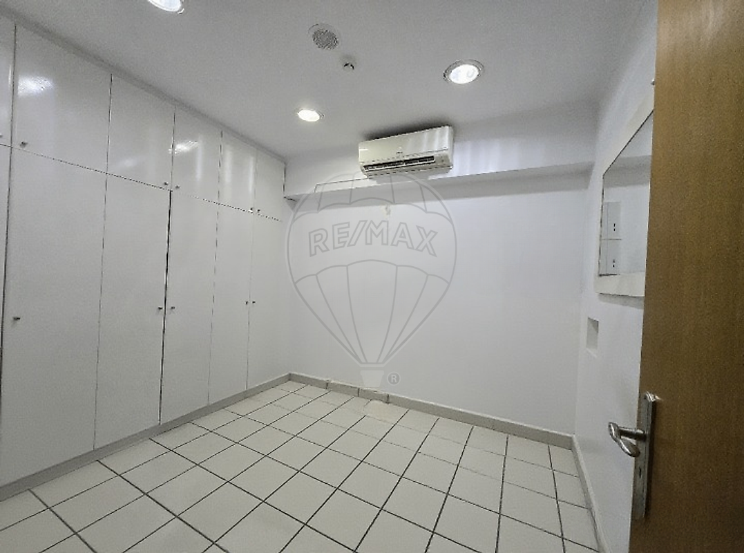 Commercial for sale in Almada, Portugal