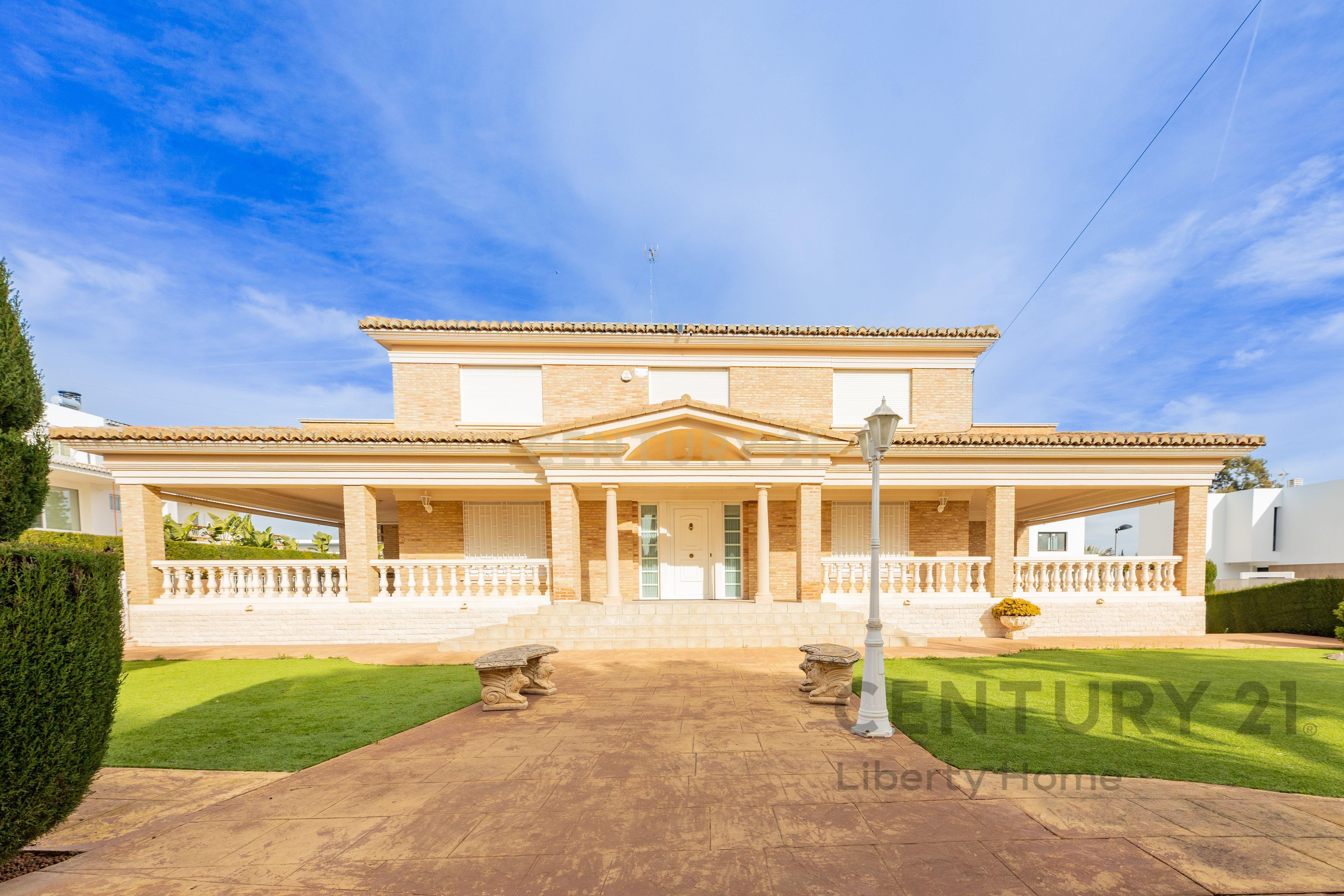 Stately villa in Santa Apolonia (El Vedat)