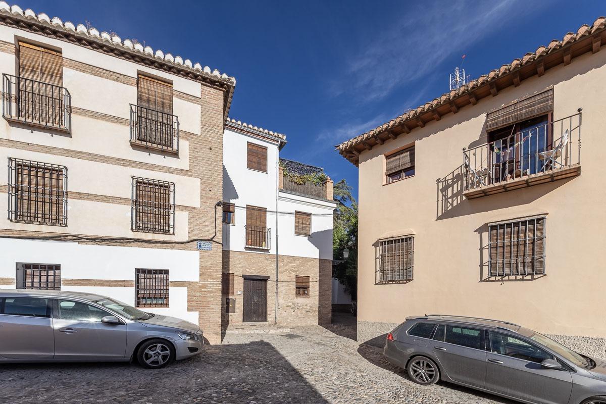 BUILDING IN THE ALBAYZÍN NEXT TO PLAZA DE SAN NICOLÁS! COMPLETELY RENOVATED!