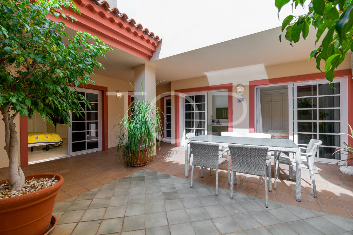 Spacious two-bedroom apartment in the exclusive area of El Duque, Costa Adeje