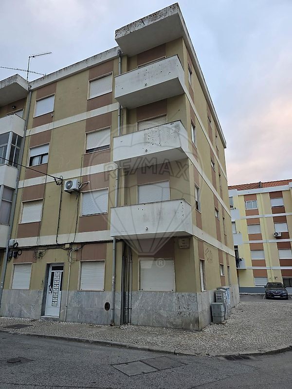 Building for sale in Baixa da Banheira, Portugal