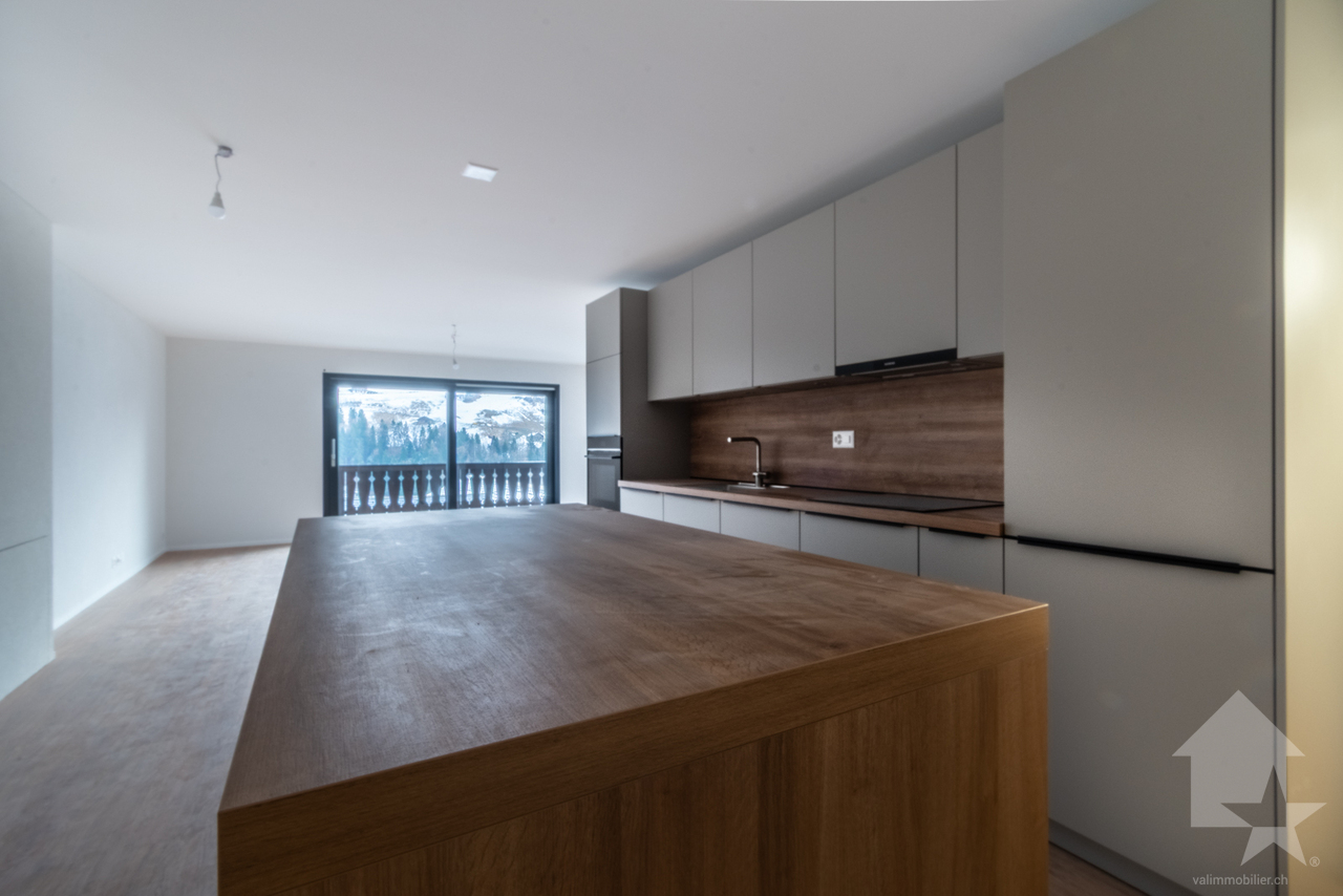 Val-d'Illiez, superb duplex of 182 m2 with professional office