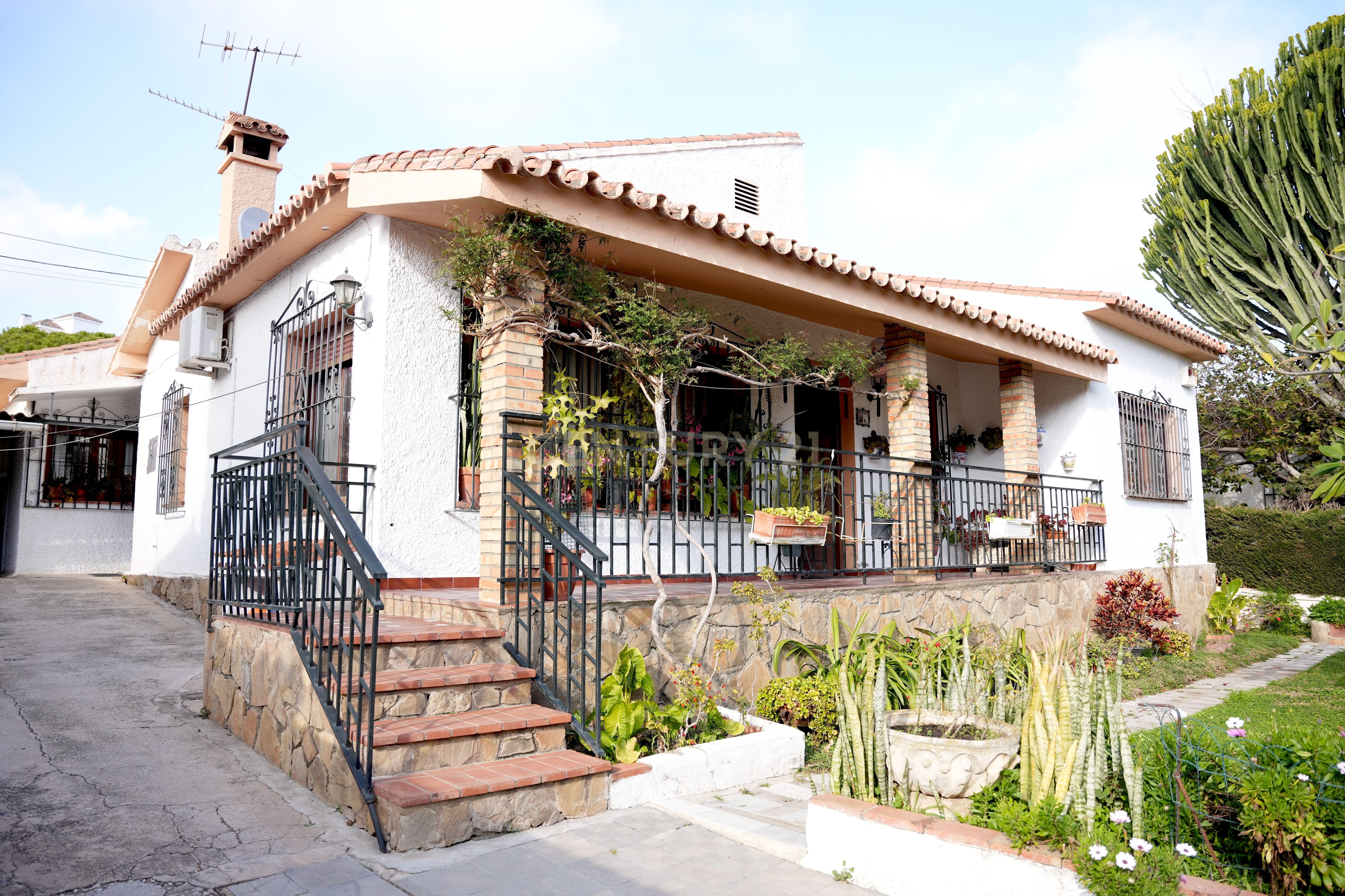 Charming House in Benalmádena, Málaga - 4 Rooms, Great Features