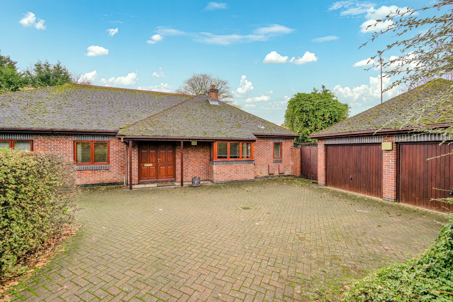 Set on a generous plot of over 0.25 acre in Stoneygate, this substantial detached bungalow offers well-balanced accommodation