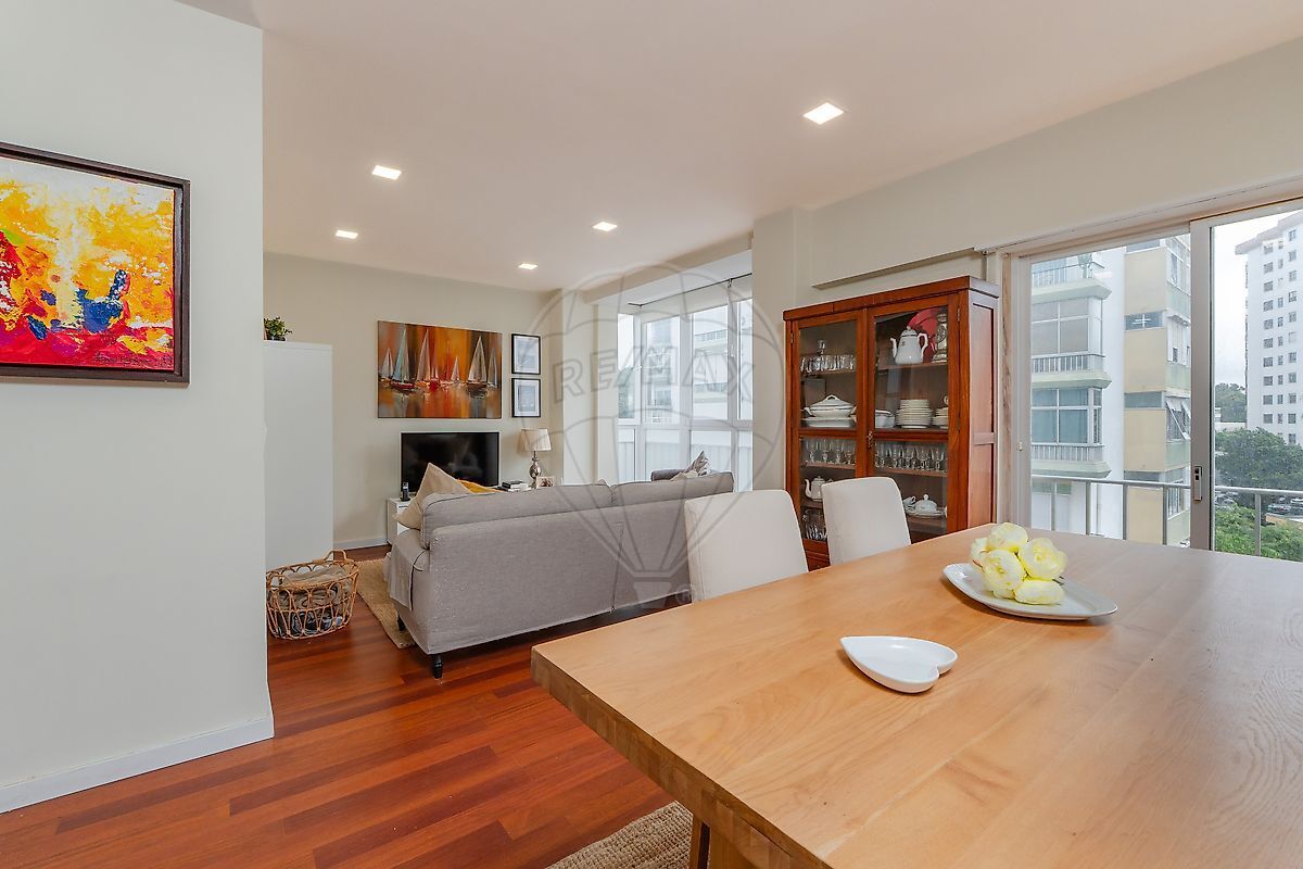 Condo for sale in Carnaxide, Portugal