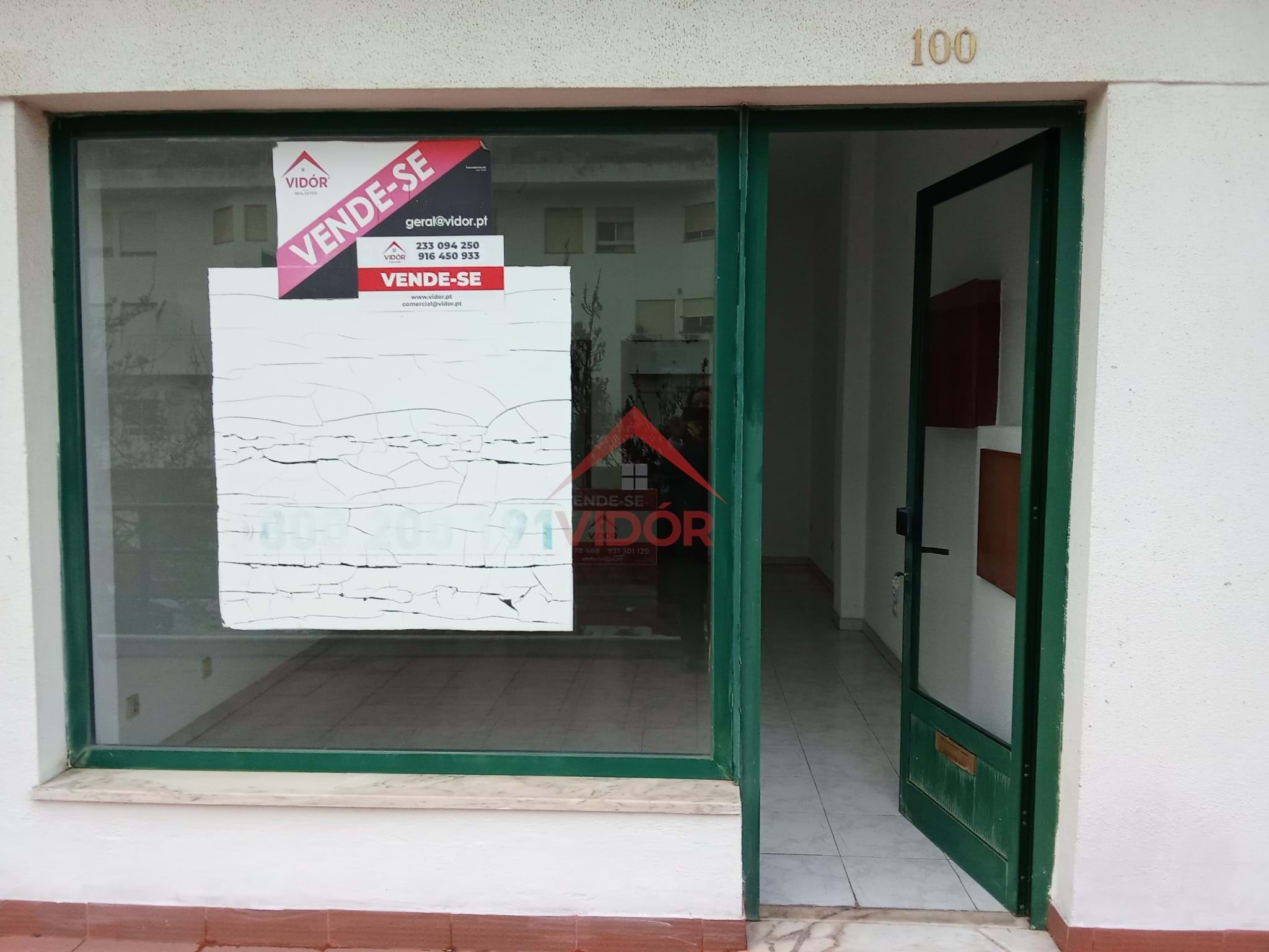 shop at the Municipal Market of Baixa da Banheira DH