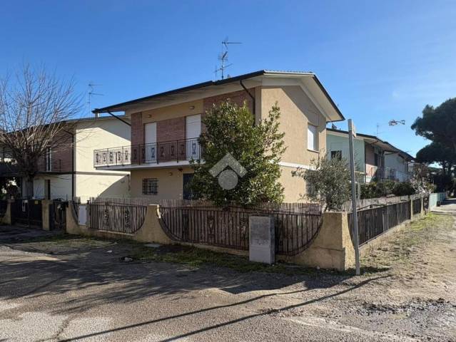 Home for sale, Viale L.B. Alberti, 2 (Cesenatico, Italy)
