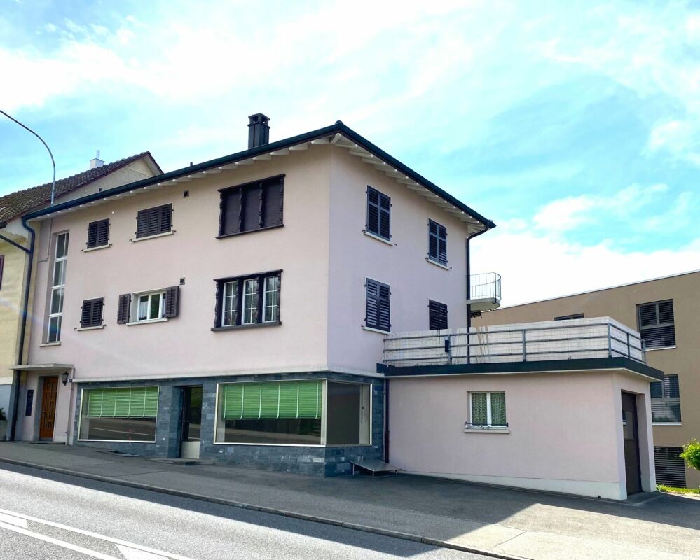 PRICE REDUCTION Multi-family house with potential