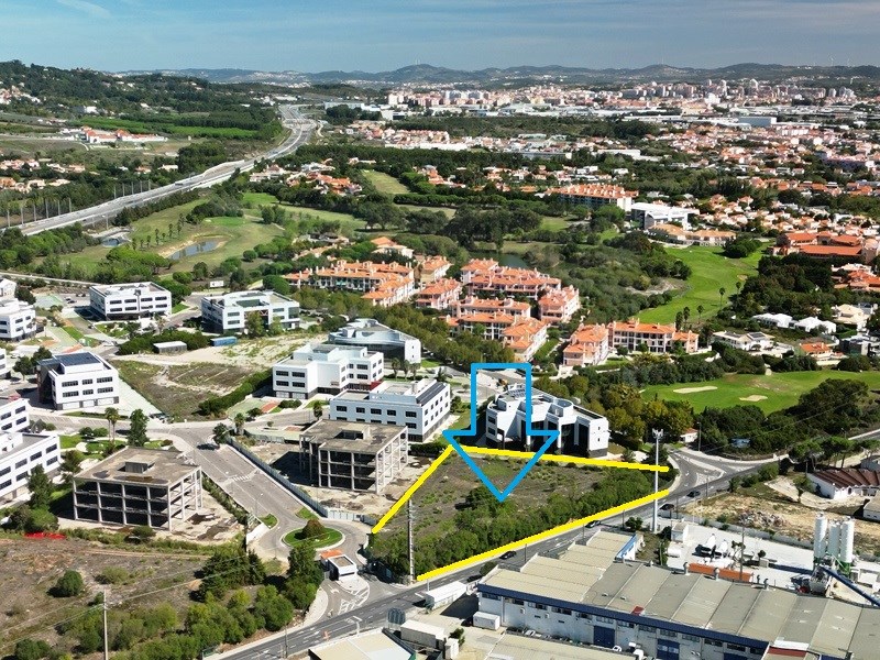 Plot of land for construction with 5932m2, front main road, in Quinta da Beloura, Sintra