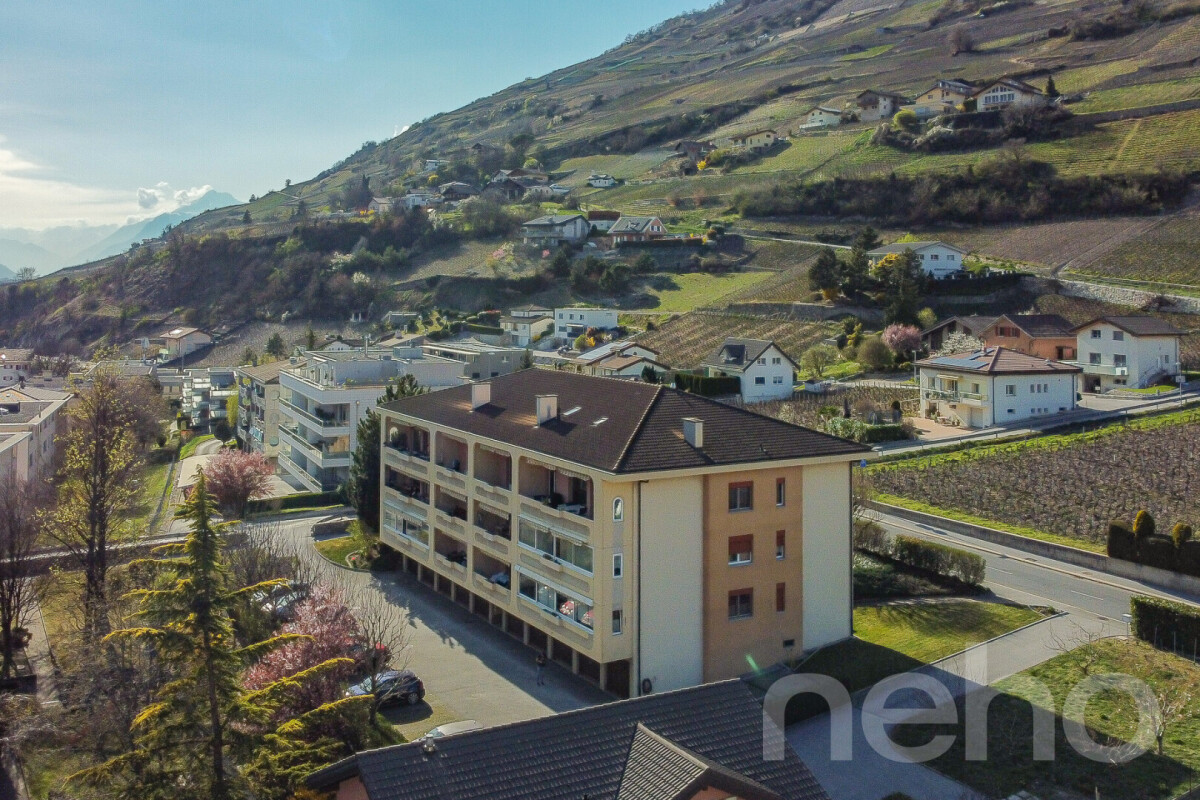 Charming family duplex in penthouse with unobstructed views of the mountains