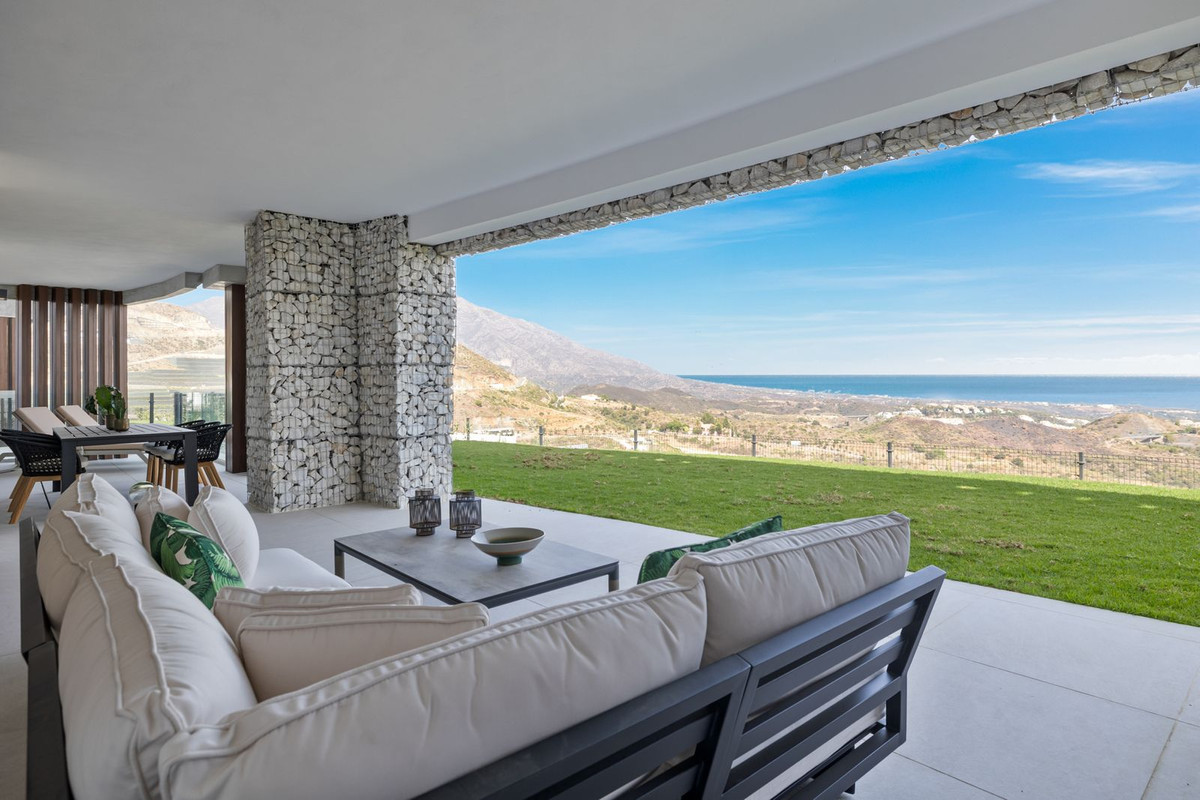 Condo for sale in Benahavís, Spain