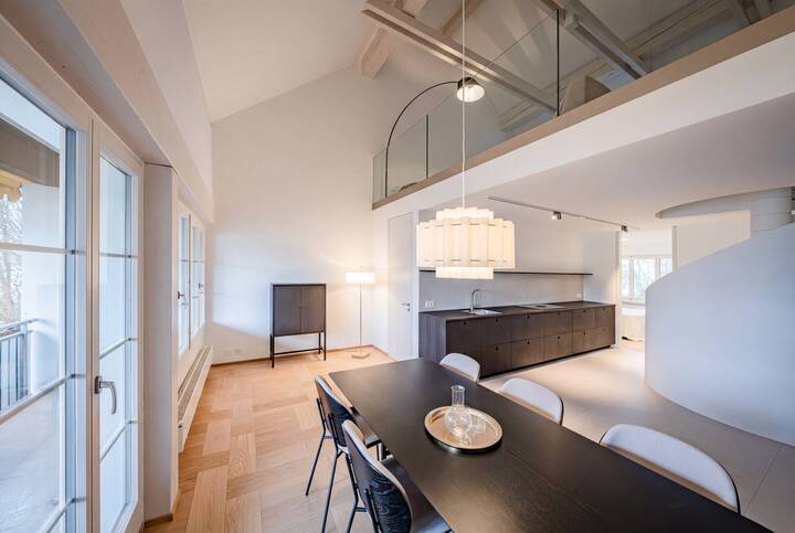 COMPLETELY RENOVATED FLEXIBILITY MIRACLE WITH LAKE VIEW