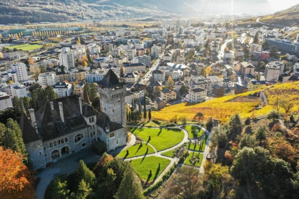 Detached villa for sale in the heart of Sierre