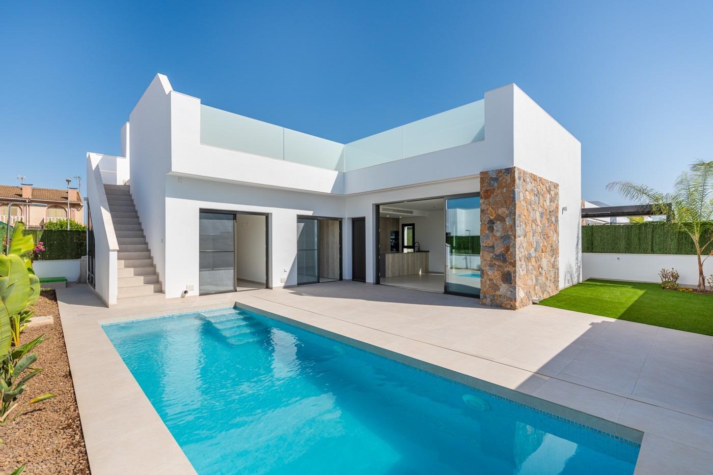Superb single-storey 3-bedroom villa with solarium and private pool for sale in San Javier.