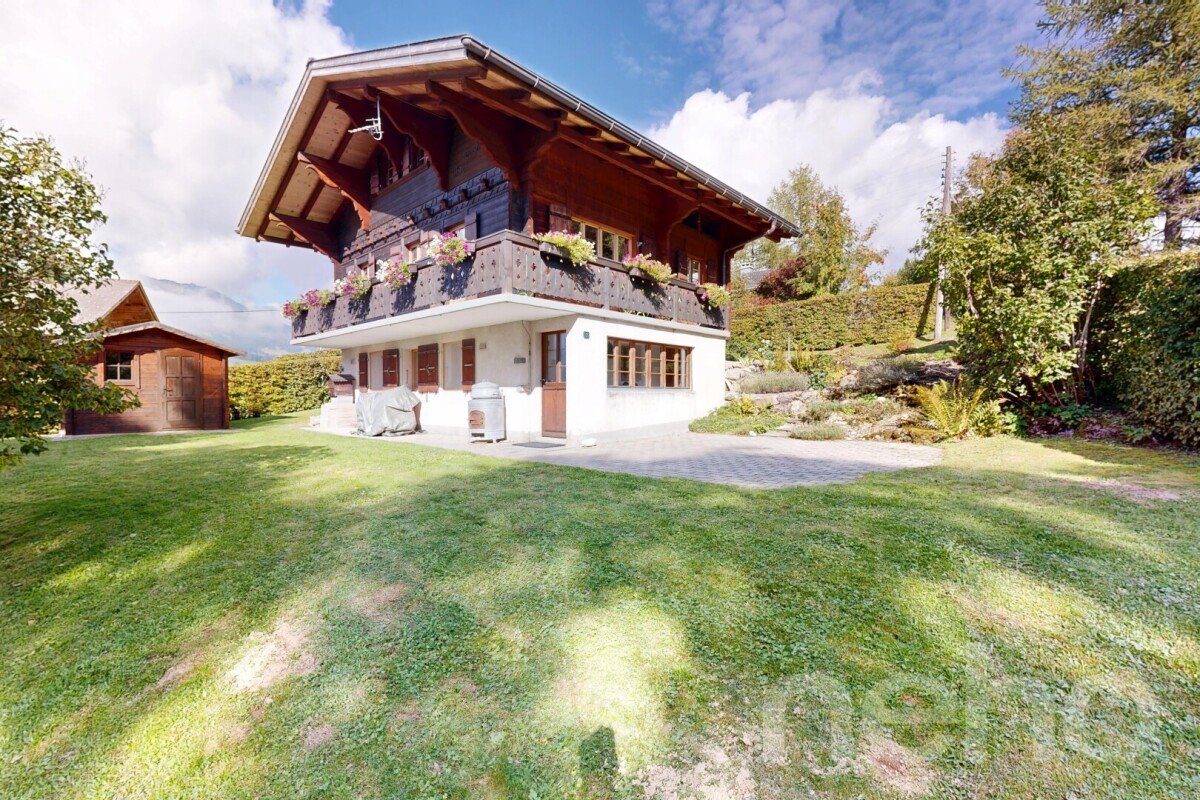 Exclusive: Magnificent 4 bedroom chalet with large garden