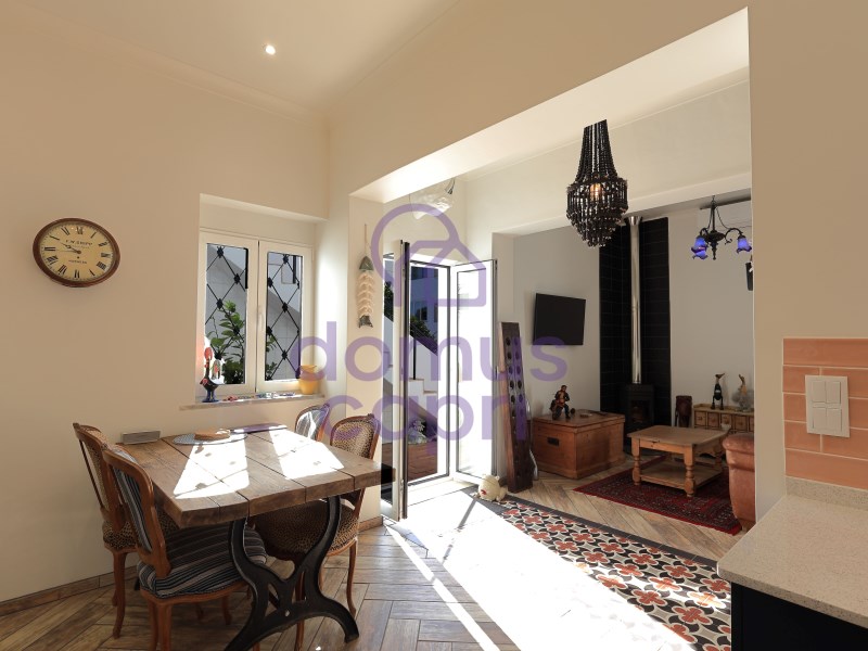 2+1 bedroom house with garage and backyard in Olhão