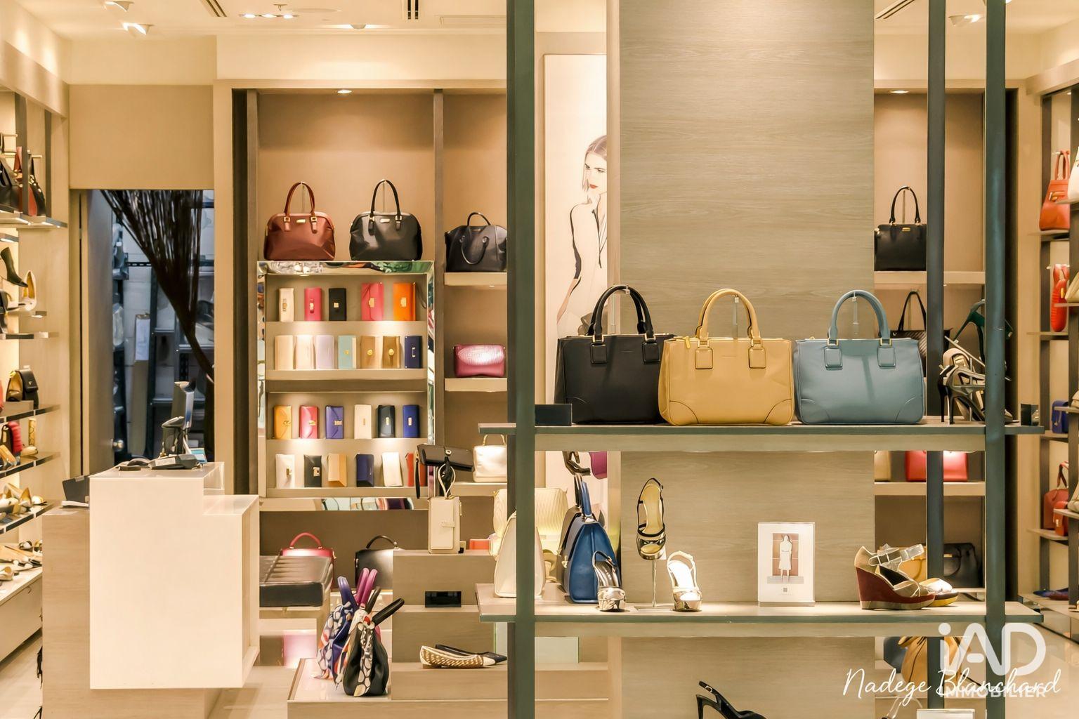 Building for sale in Rochefort, France