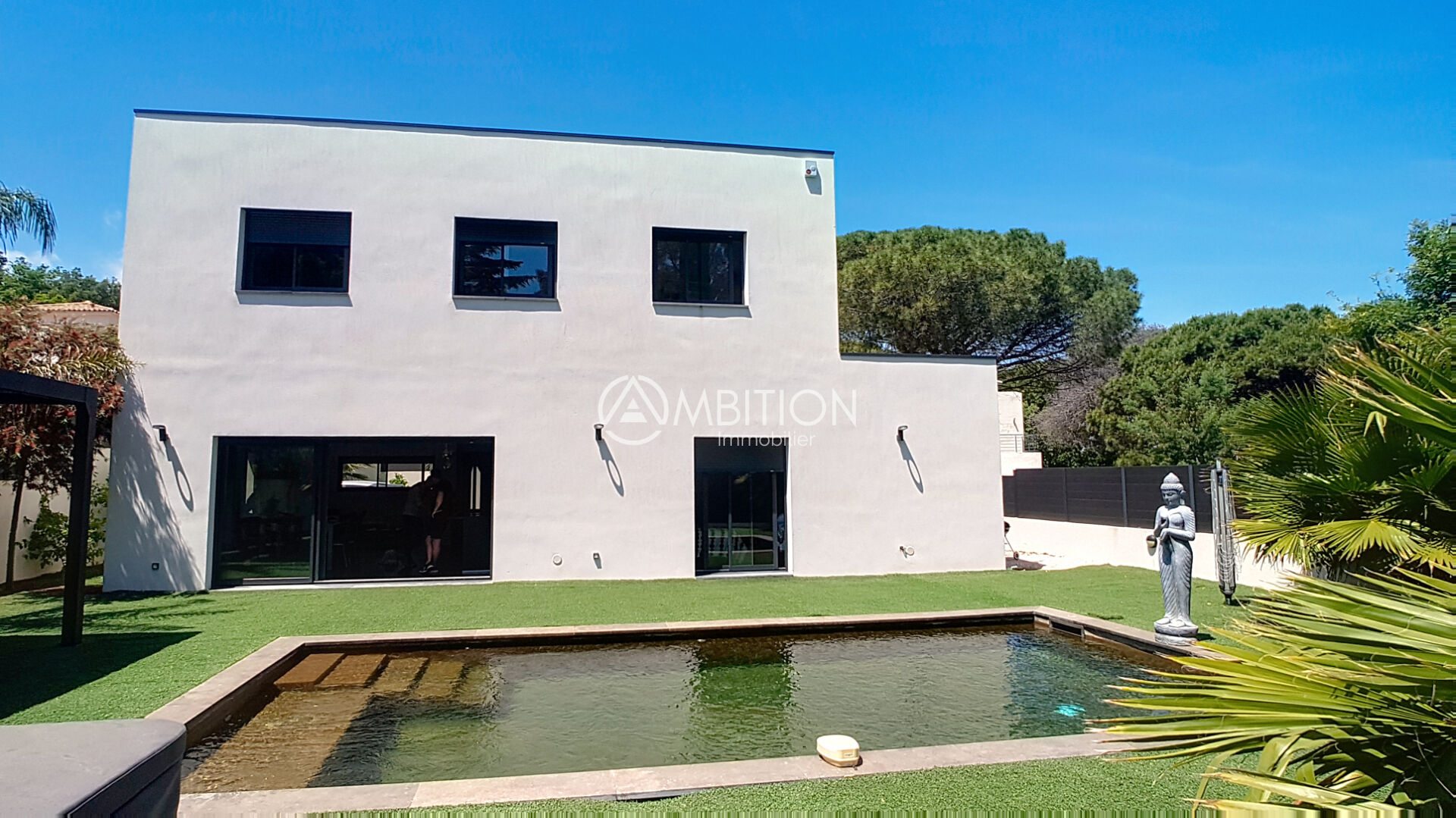 Prestigious residence in Saint-Aygulf