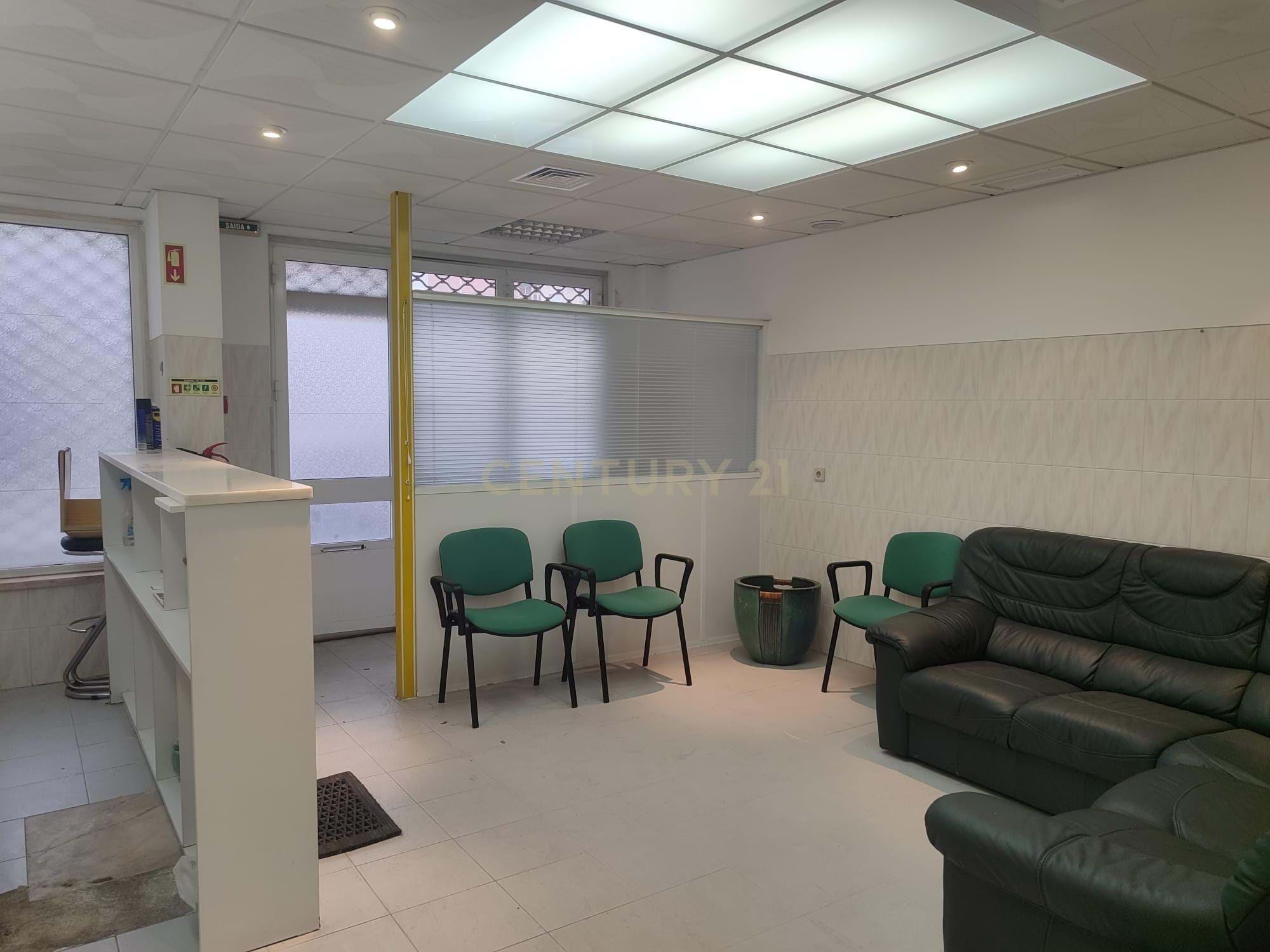 Store with Two Street Fronts | 75 m² | Samaritana Farm – Belas