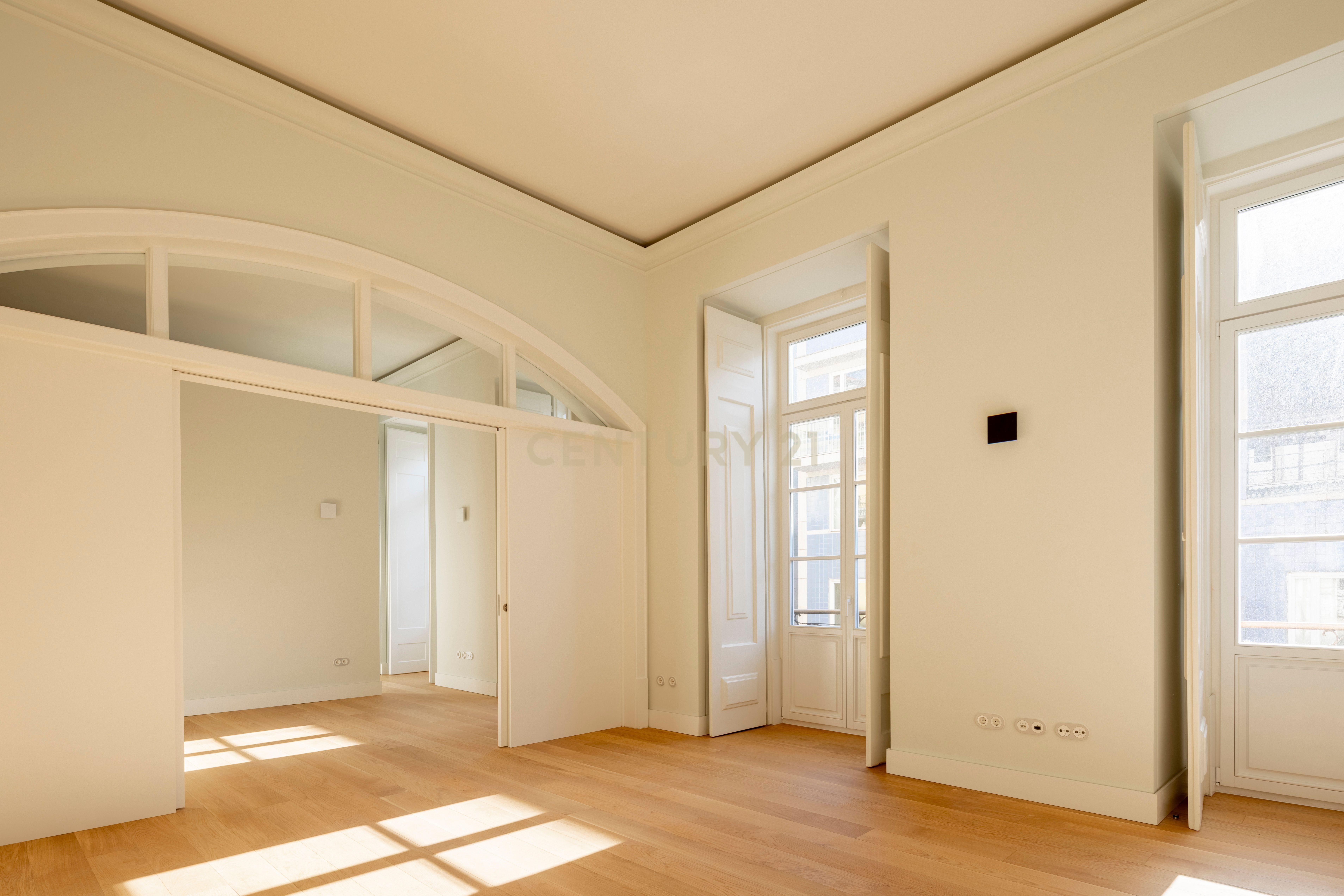 Space, Versatility and Central Location in an Exclusive 2-Bedroom Apartment