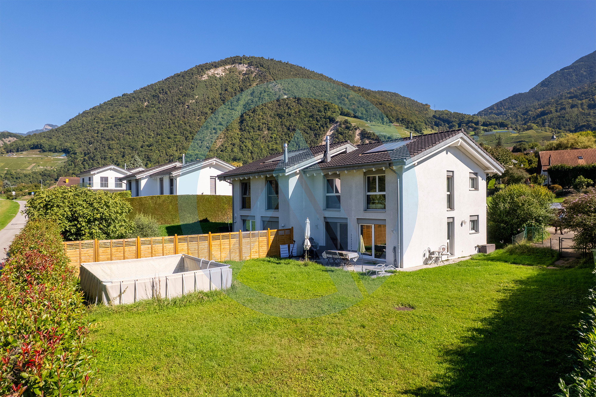 OLLON: twin villa with large flat garden and view of the Dents-du-Midi