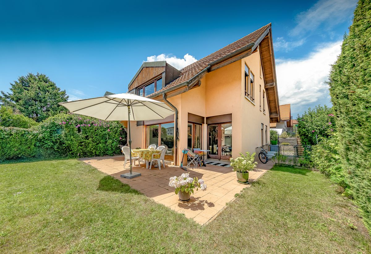 Exclusive Pretty twin in Gland