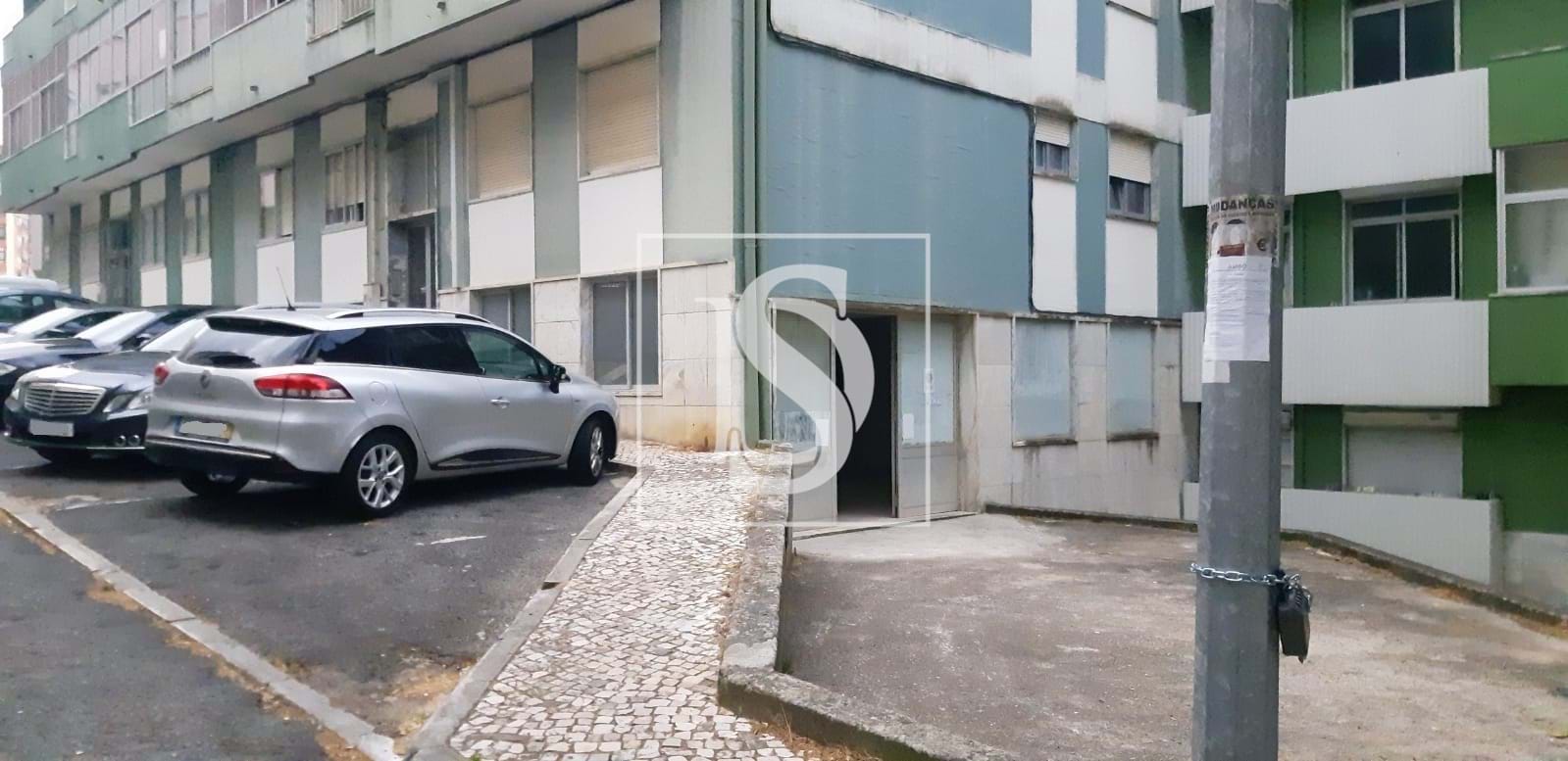 Space for commerce or warehouse in Agualva-Cacém