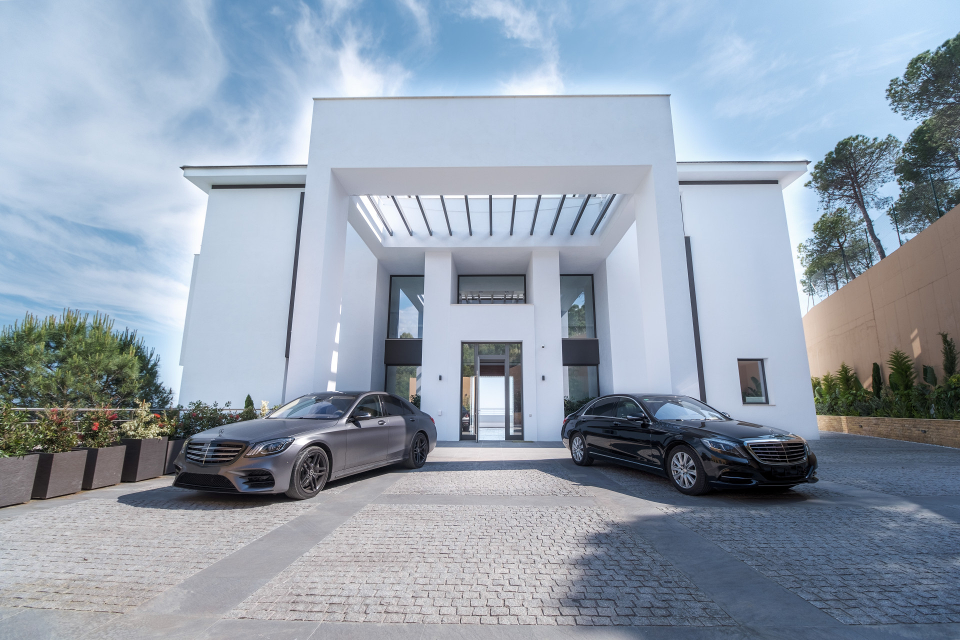 AWARD WINNING LUXURY REAL ESTATE AGENCY, LUXURY HILLTOP VILLA: A STUNNING OASIS OF ELEGANCE AND AUTONOMY IN ALCUZCUZ NATURAL RE…