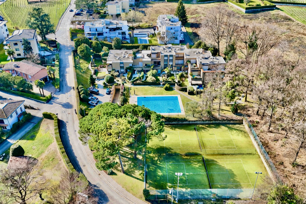 Terraced House with Communal Swimming Pool and Tennis Court in Gentilino