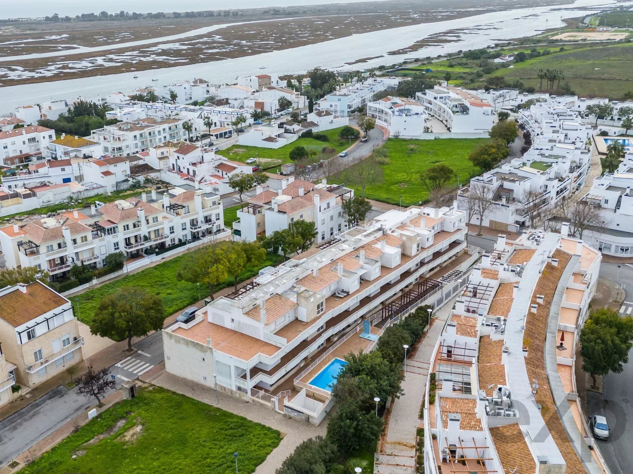 2 Bedroom in Santa Luzia with pool, terrace & parking space