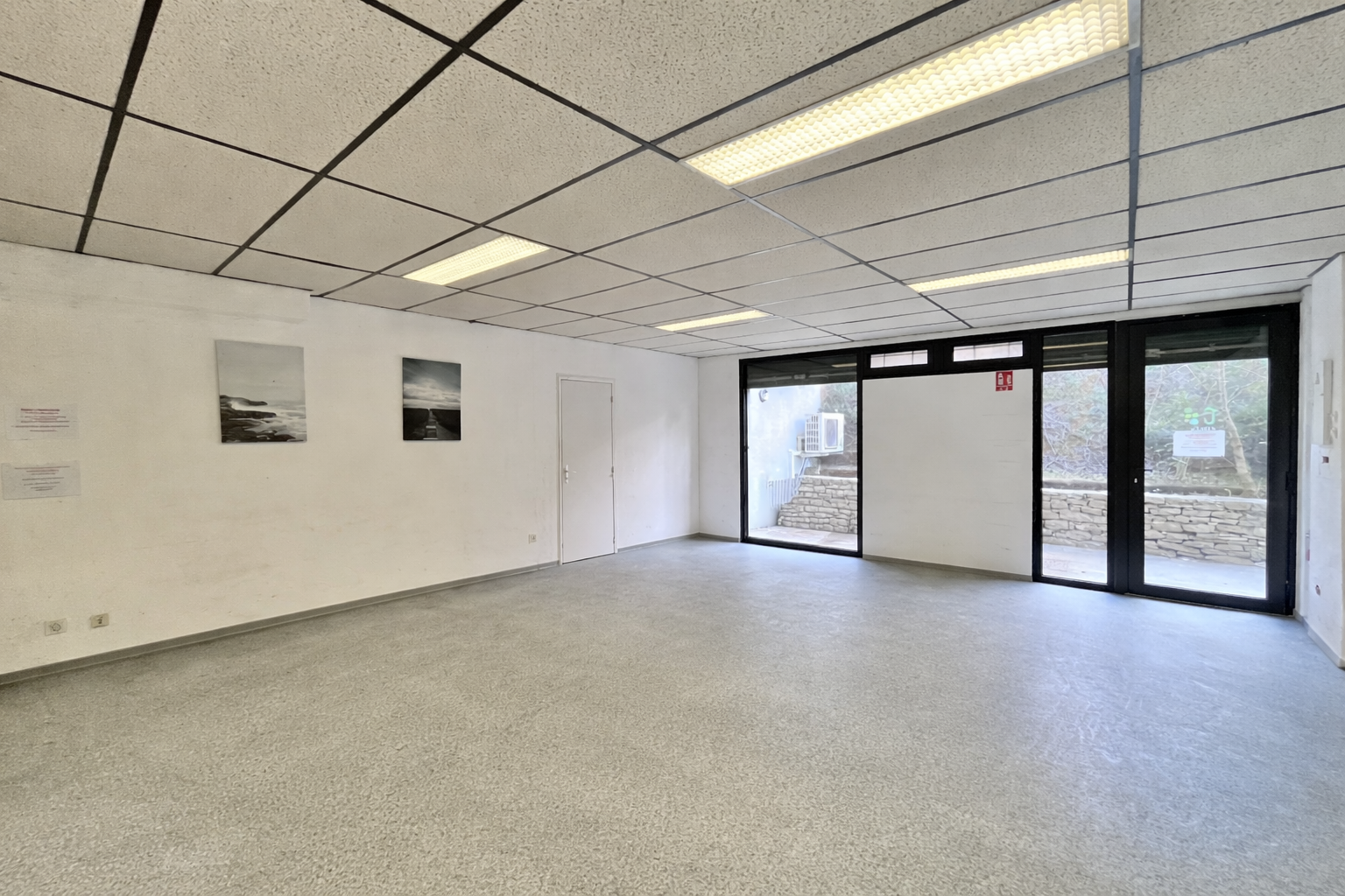 AIX EN PROVENCE - PROFESSIONAL PREMISES / OFFICES OF 60M2 WITH WINDOW