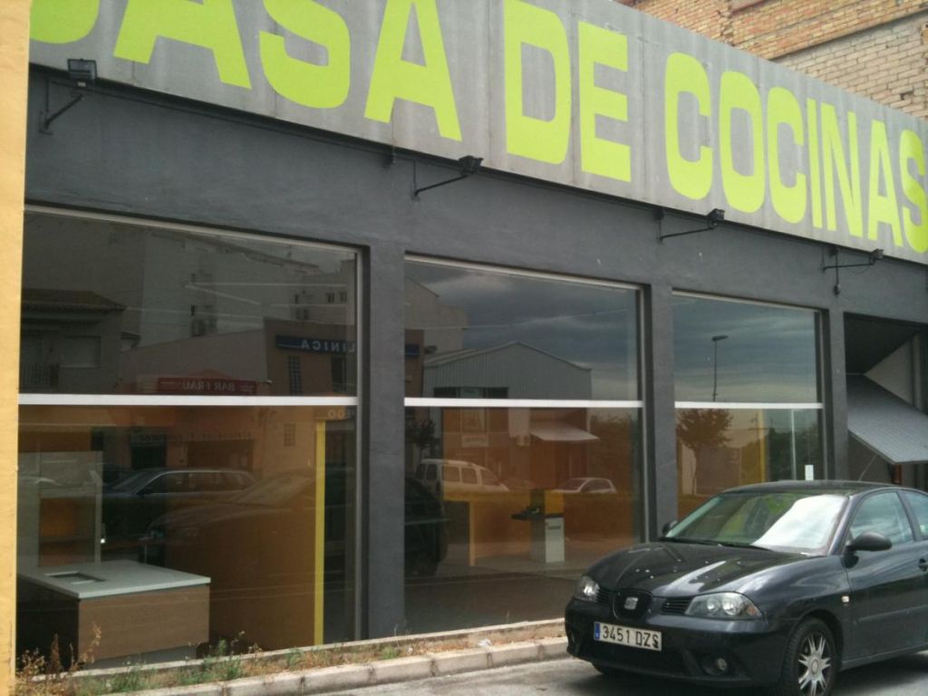 For sale commercial premises/nave of 500 metres in an industrial area of Pego