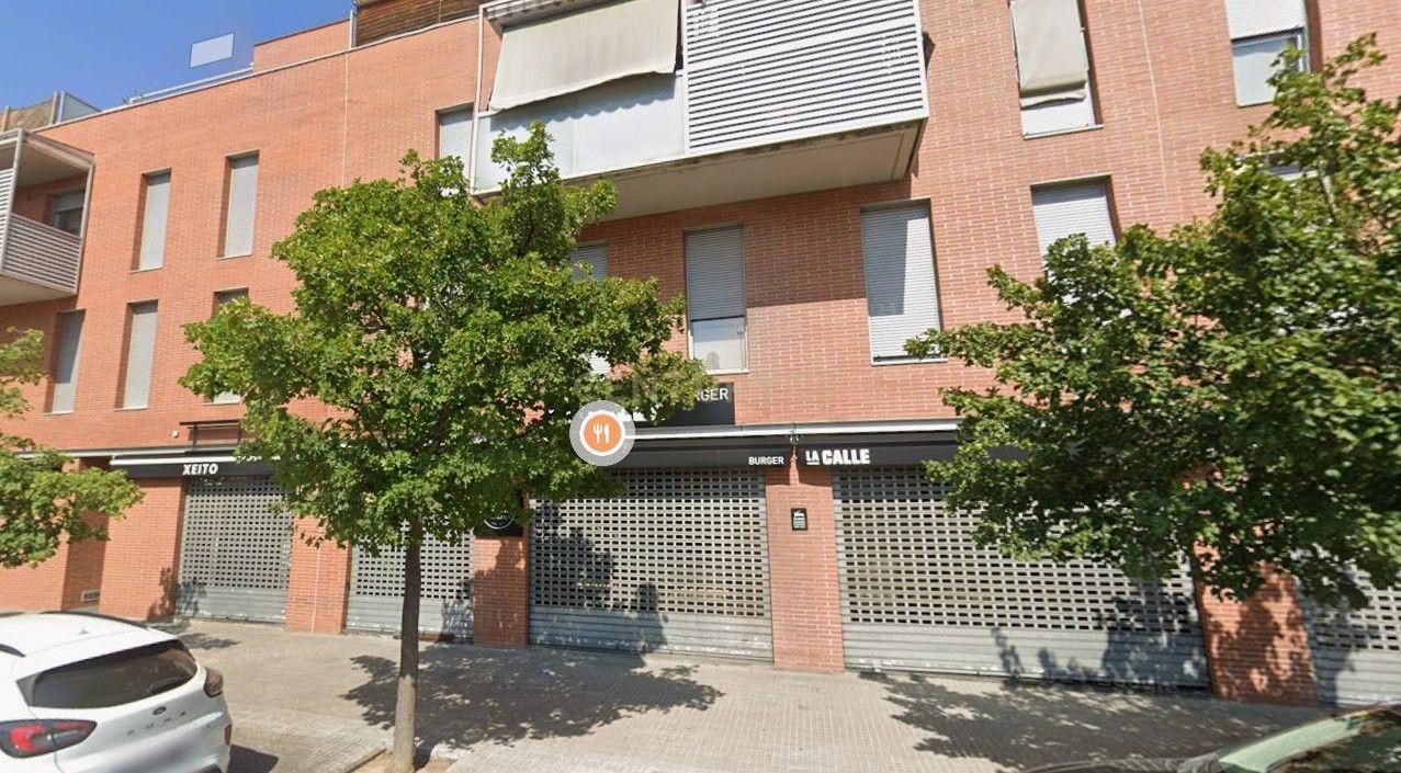 Commercial unit with consolidated rental income in a strategic urban area of Rubí