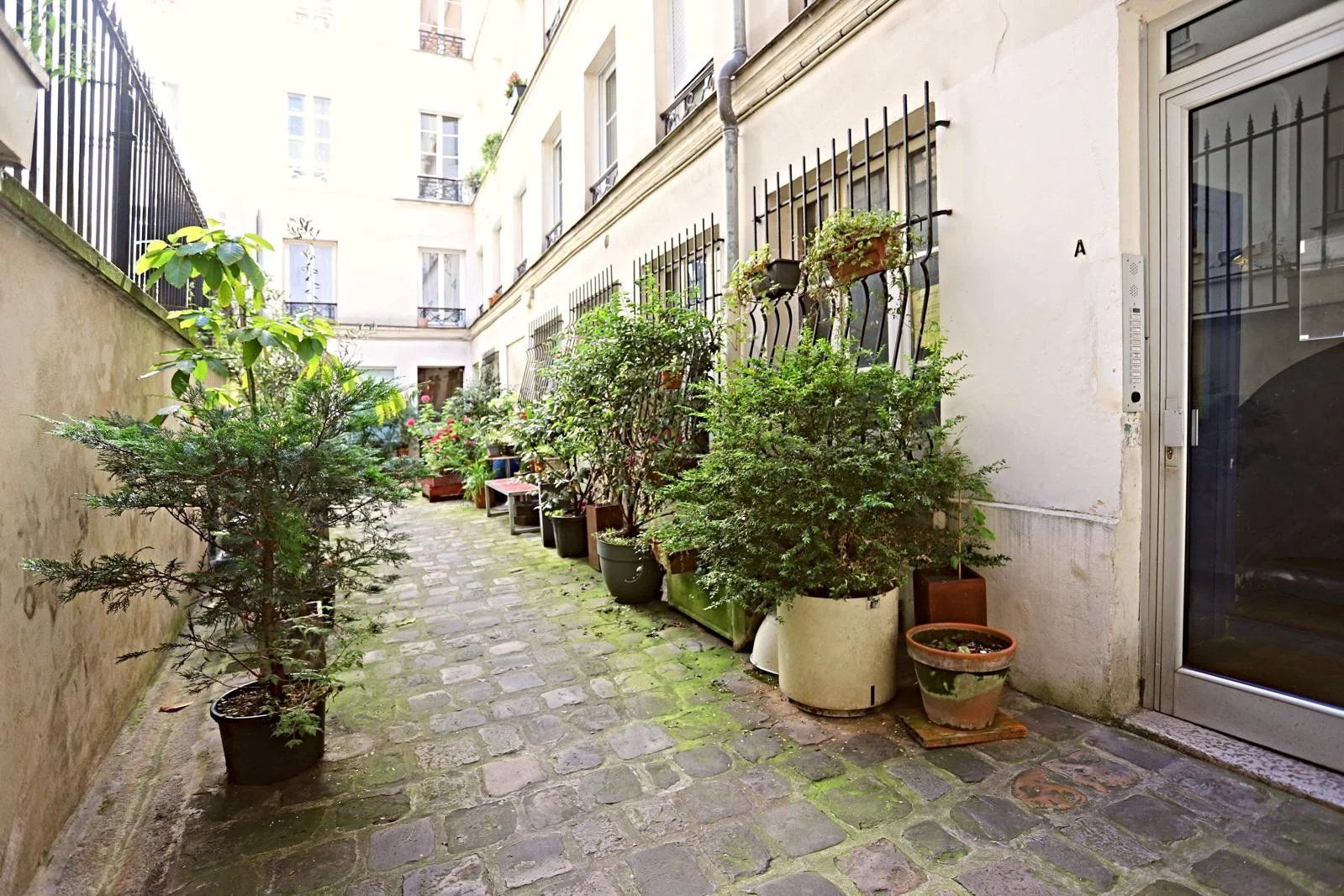 Commercial for sale in Paris, France