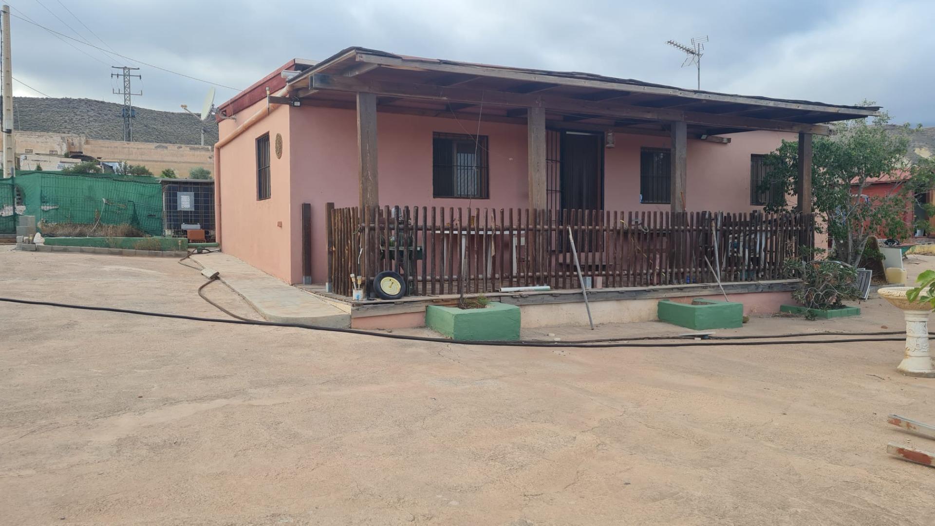 Wooden House with land for sale in Cuevas de las Ubedas