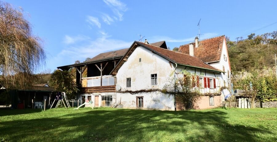 Equestrian estate with hotel-restaurant and staff apartment