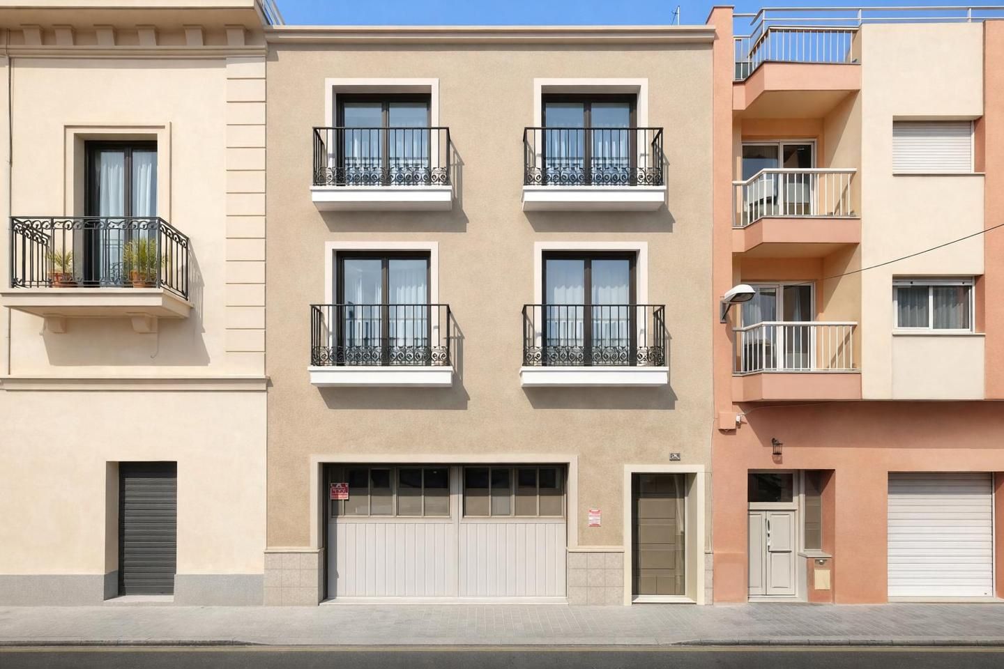 Building for sale in Figueres, Spain