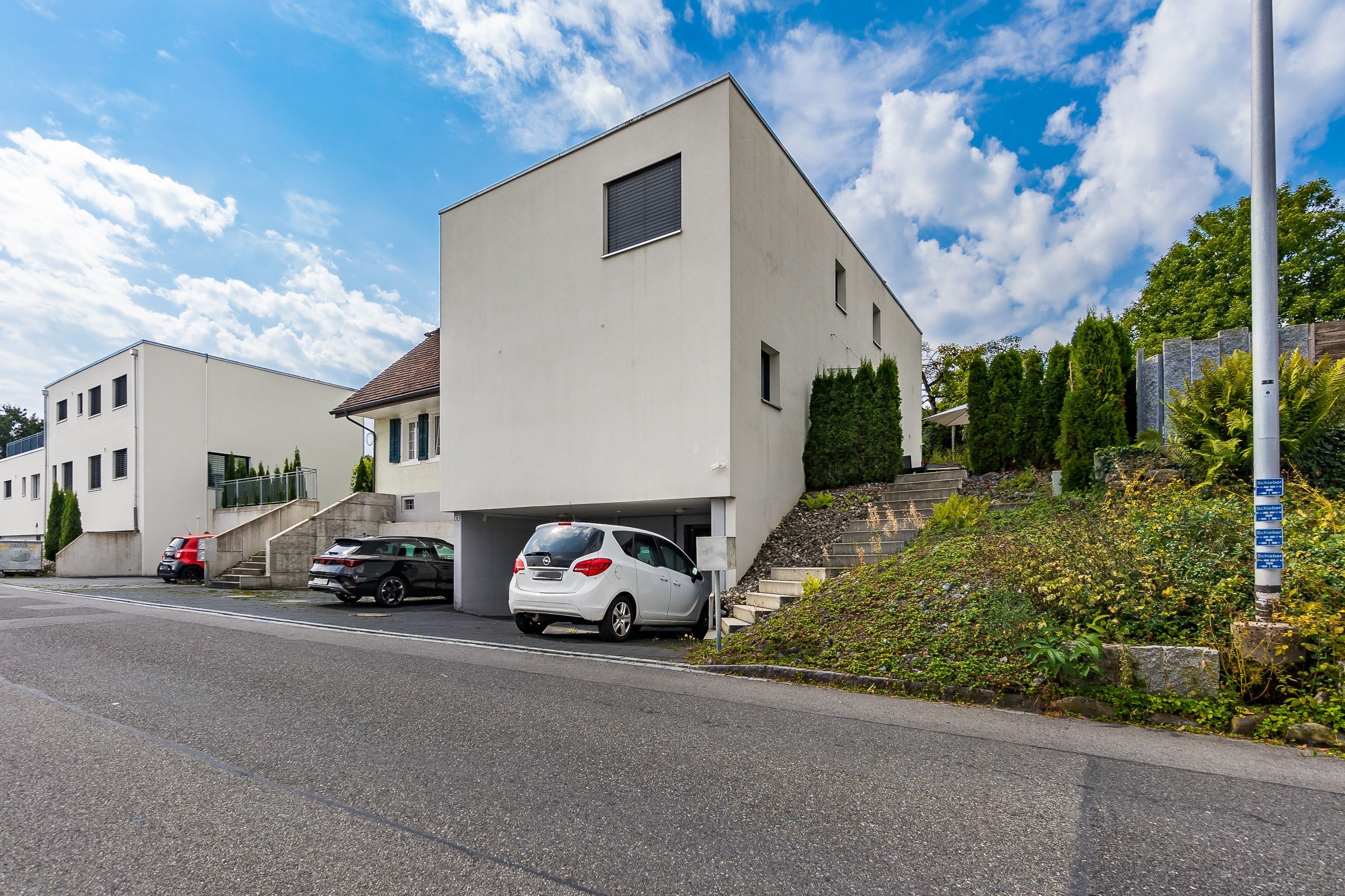 Modern 4.5-room single-family house with PV in Reinach AG