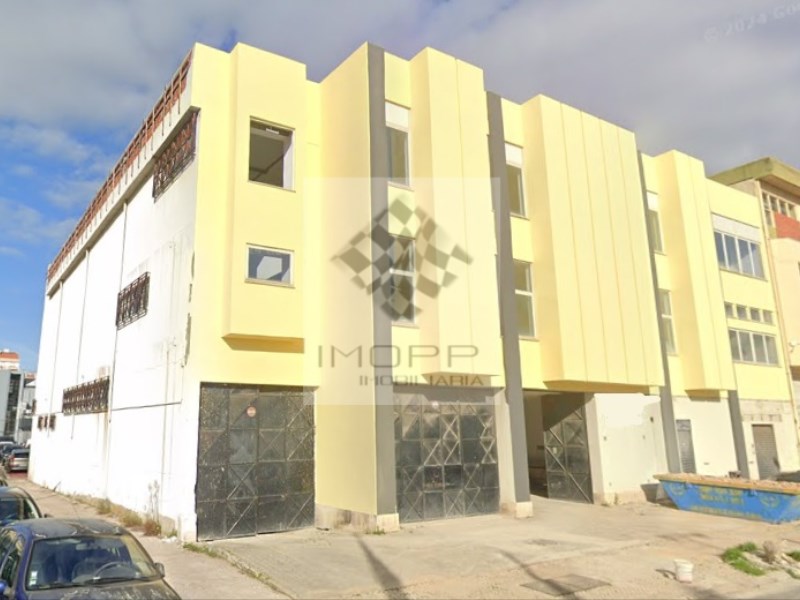 Excellent building of 4,082m2 in Prior Velho