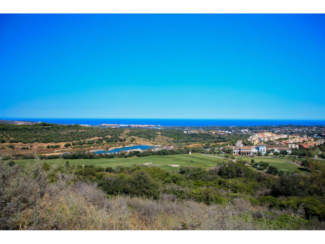 Spectacular 3900 m2 south facing plot in luxury La Reserva de Sotogrande. A real eagle nest overlooking the Mediterrean