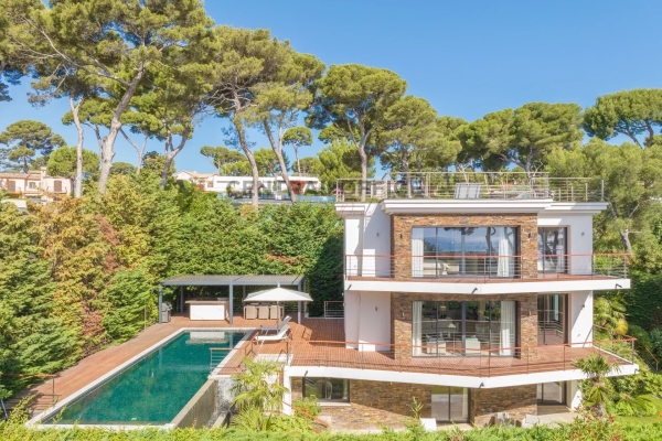 Cap D'Antibes Modern renovated villa with sea view