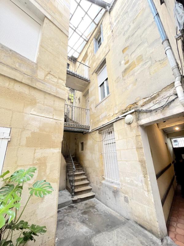 FOR SALE INVESTMENT BUILDING 3 APARTMENTS - BORDEAUX CAPUCINS / COURS DE LA MARNE AREA