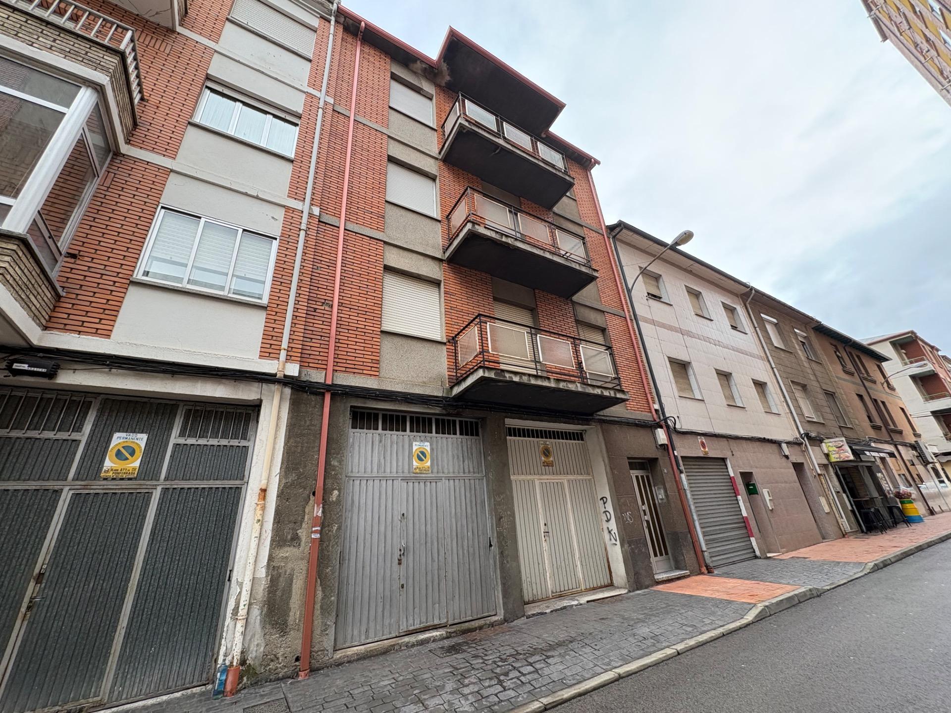 SEMI-REFURBISHED BUILDING IN PONFERRADA, AN OPPORTUNITY FOR INVESTORS