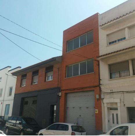 Industrial warehouse with offices at Calle Ponsich 16, Barcelona for sale