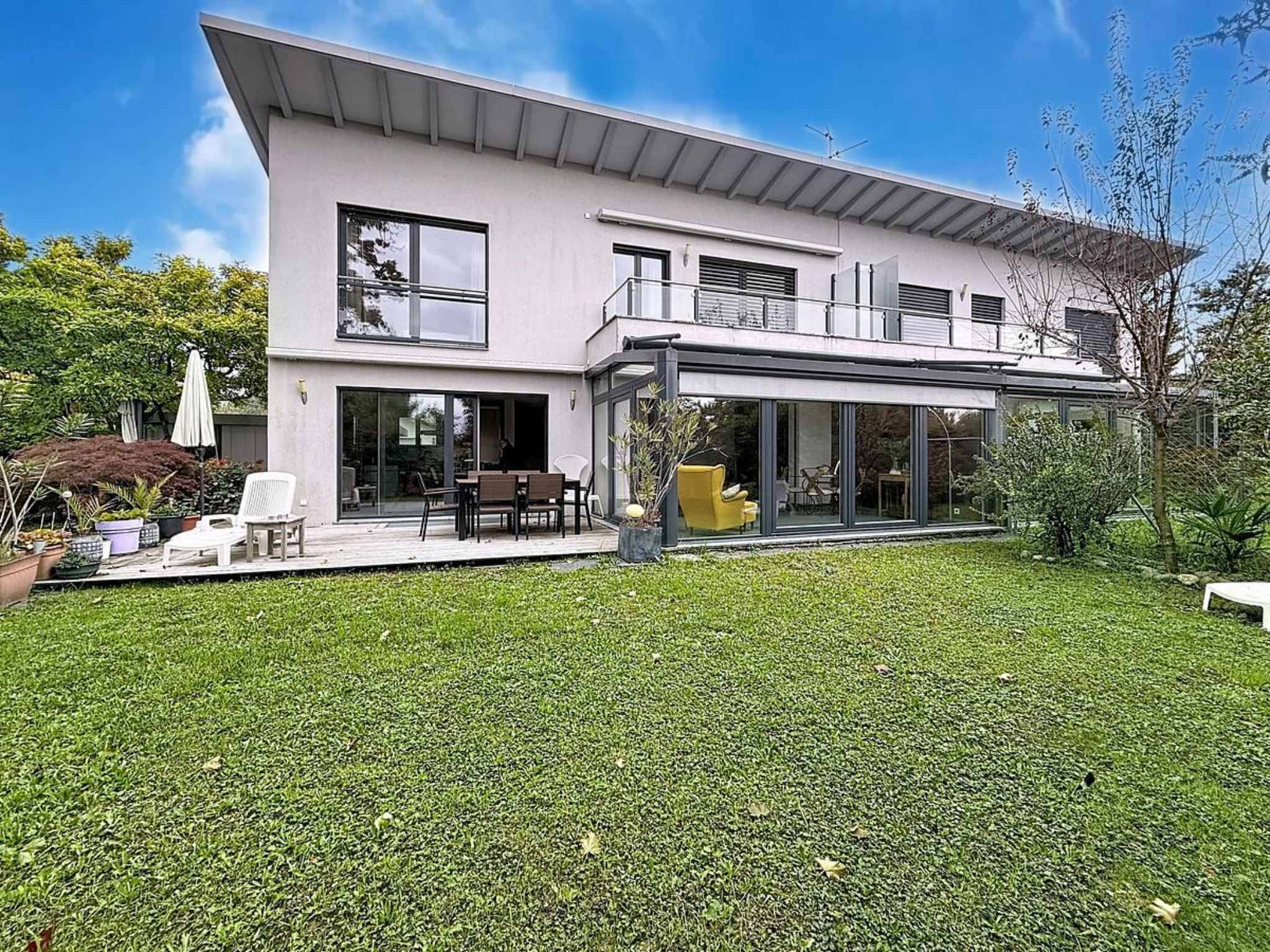 Beautiful semi-detached villa Minergie certified