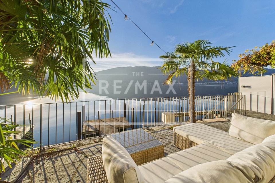 Eleganz und Charme für eine exklusive Villa in Bissone mit privatem Zugang zum See