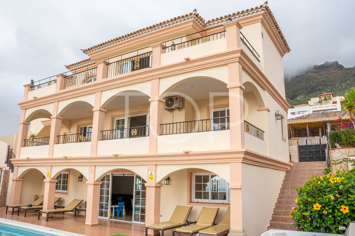 Elegant five-bedroom villa with panoramic ocean views in Roque del Conde, Costa Adeje