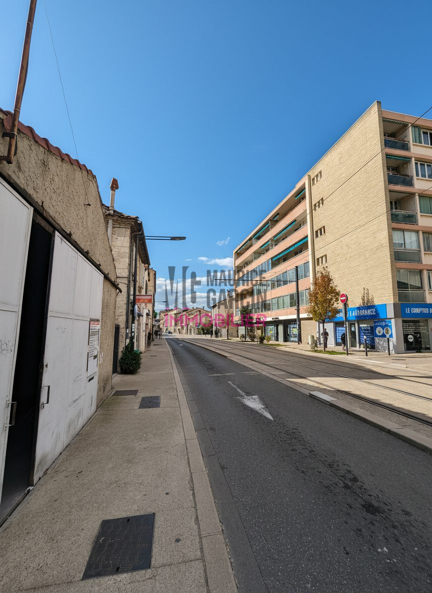 Building for sale in Avignon, France