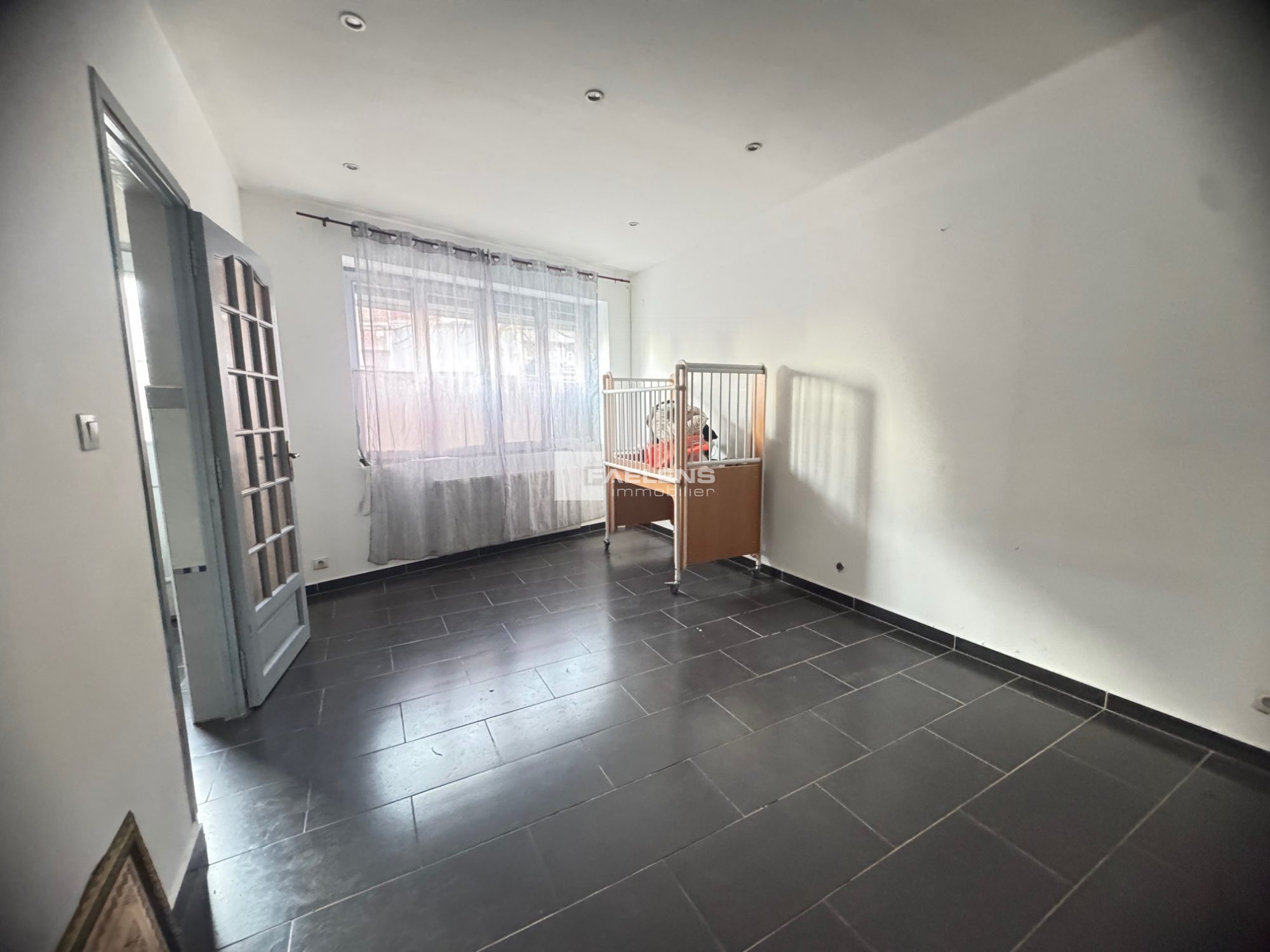 Building for sale in Roubaix, France